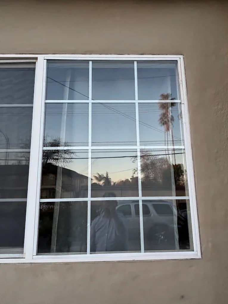Window glass replacement by Maximo Glass